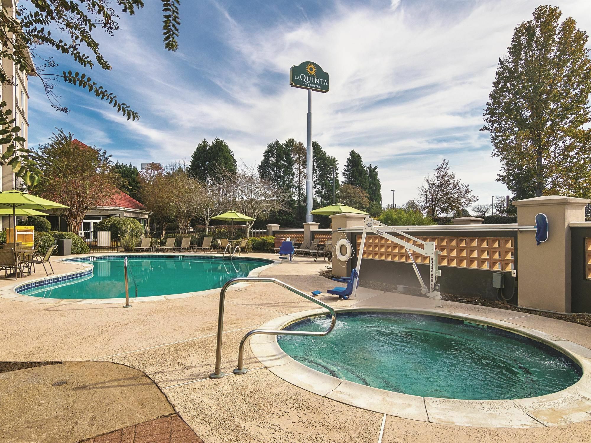 La Quinta By Wyndham Atlanta Conyers Hotel Exterior photo